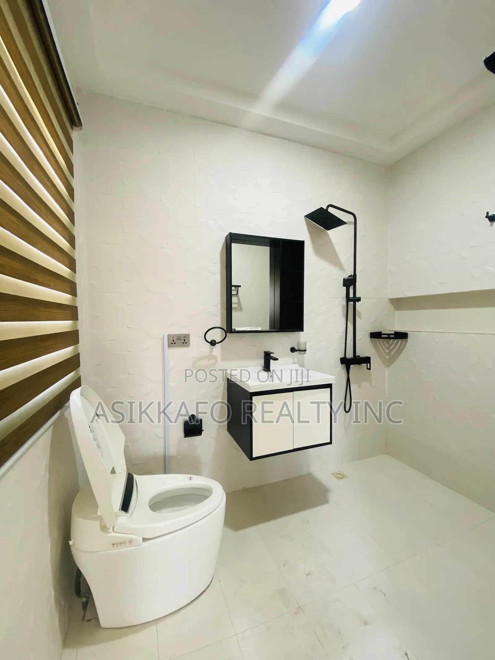 4bdrm Duplex in Kotobaabi, Spintex for rent