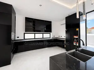 6bdrm Mansion in Adjiringanor, Adjiriganor for sale
