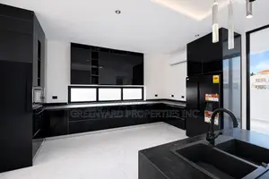 6bdrm Mansion in Adjiringanor, Adjiriganor for sale