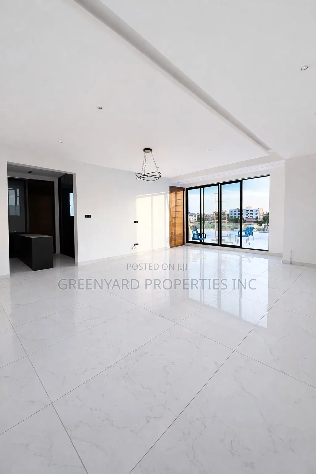 6bdrm Mansion in Adjiringanor, Adjiriganor for sale