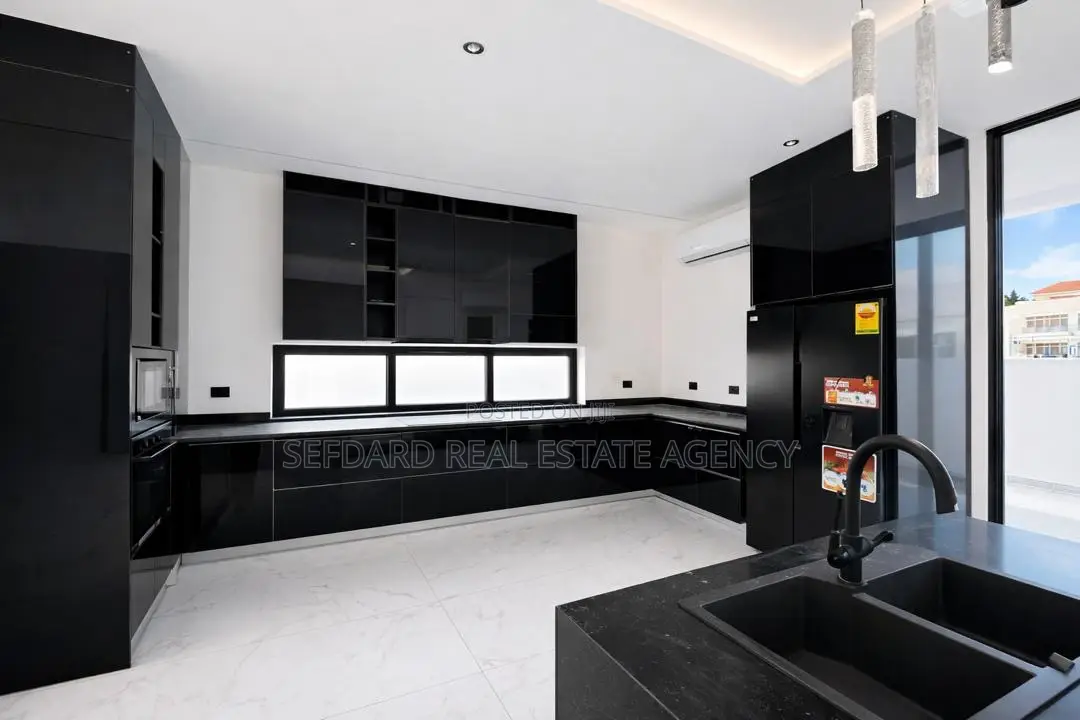 6bdrm House in Sefdard Properties, Adjiriganor for sale