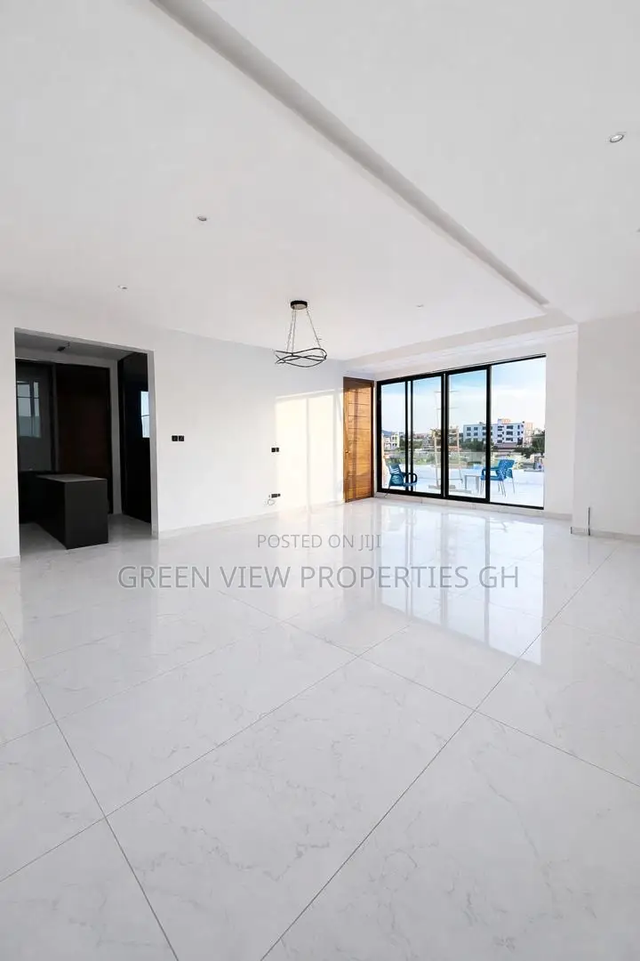 6bdrm Duplex in East Legon for sale