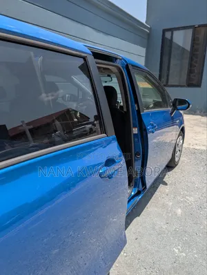 Toyota Sienta 1.5 Hybrid FWD (6-seater) 2016 Blue