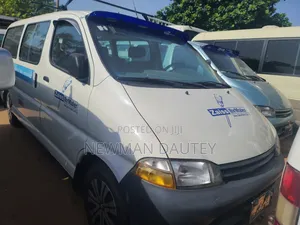Toyota HiAce 2000 White