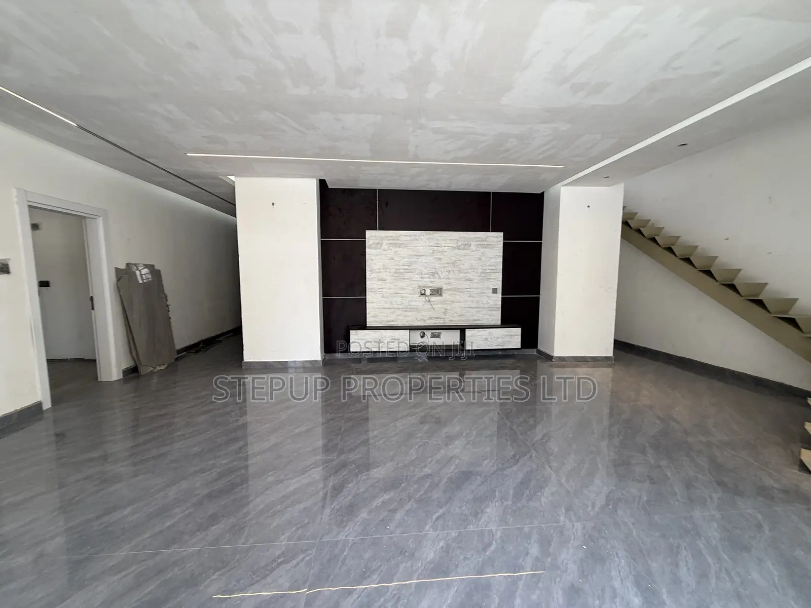 5bdrm Townhouse/Terrace in East Legon Hills for sale