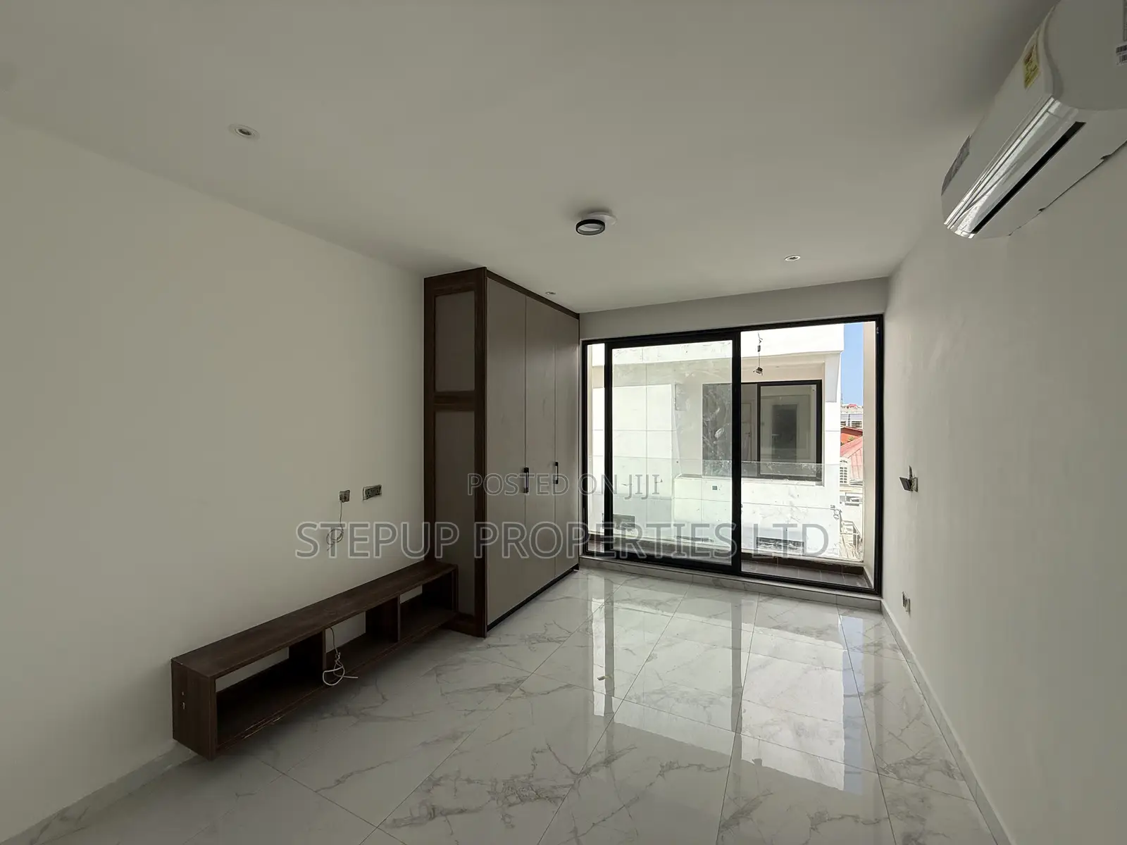 5bdrm Townhouse/Terrace in East Legon Hills for sale