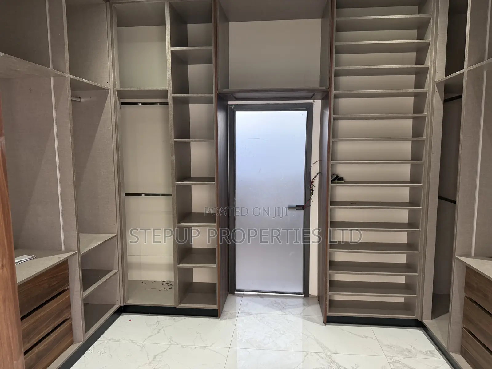 5bdrm Townhouse/Terrace in East Legon Hills for sale