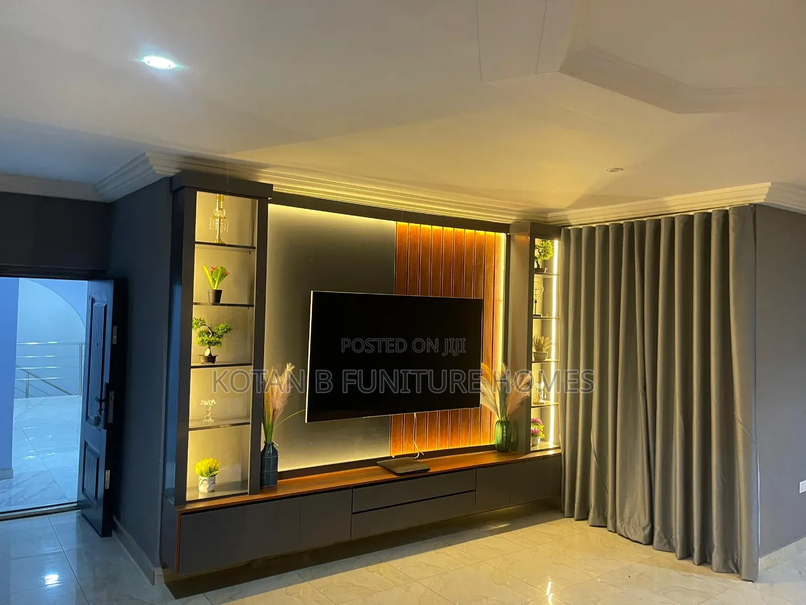 Aura Tv Unit