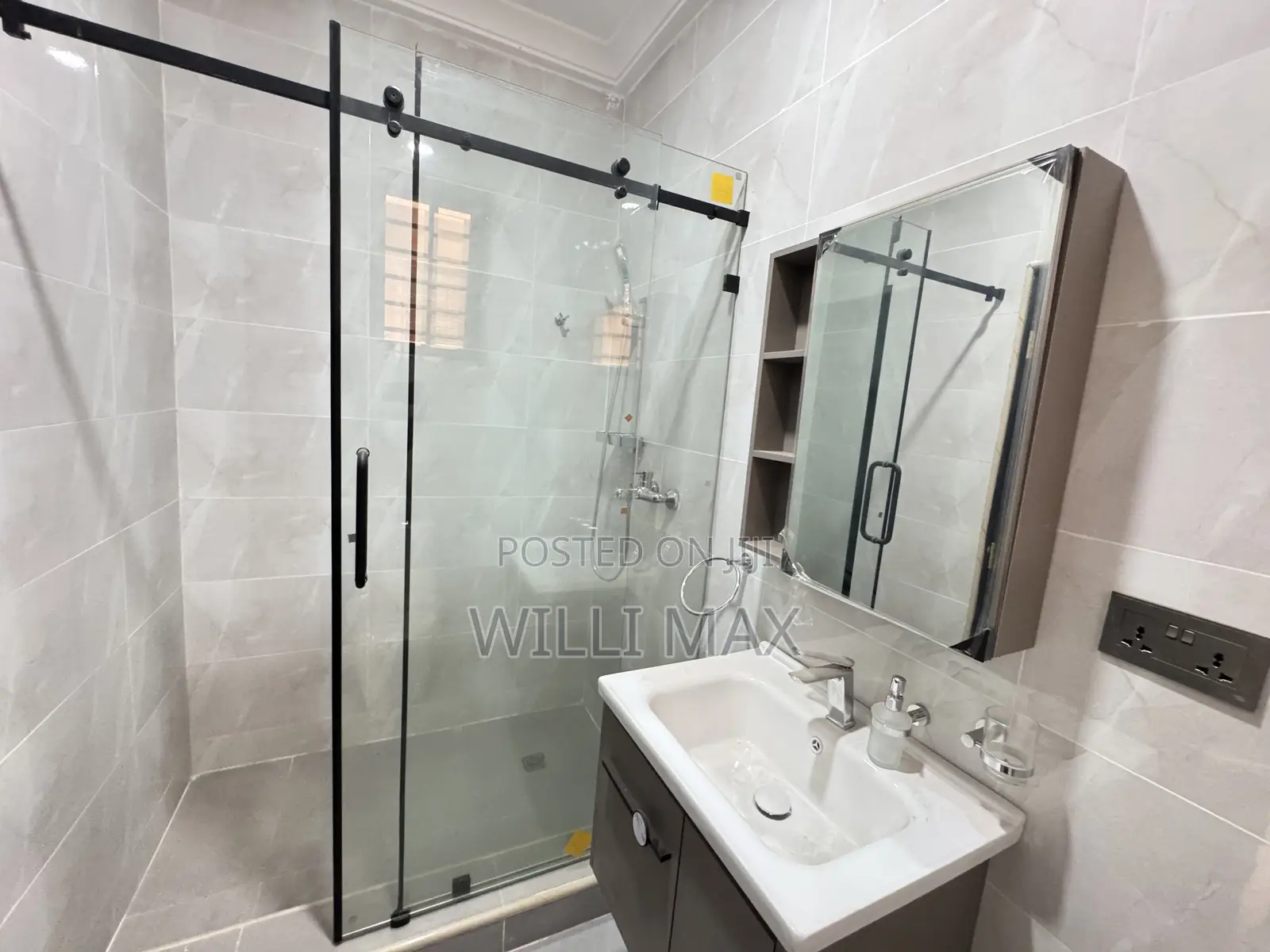4bdrm Duplex in Oyarifa for sale