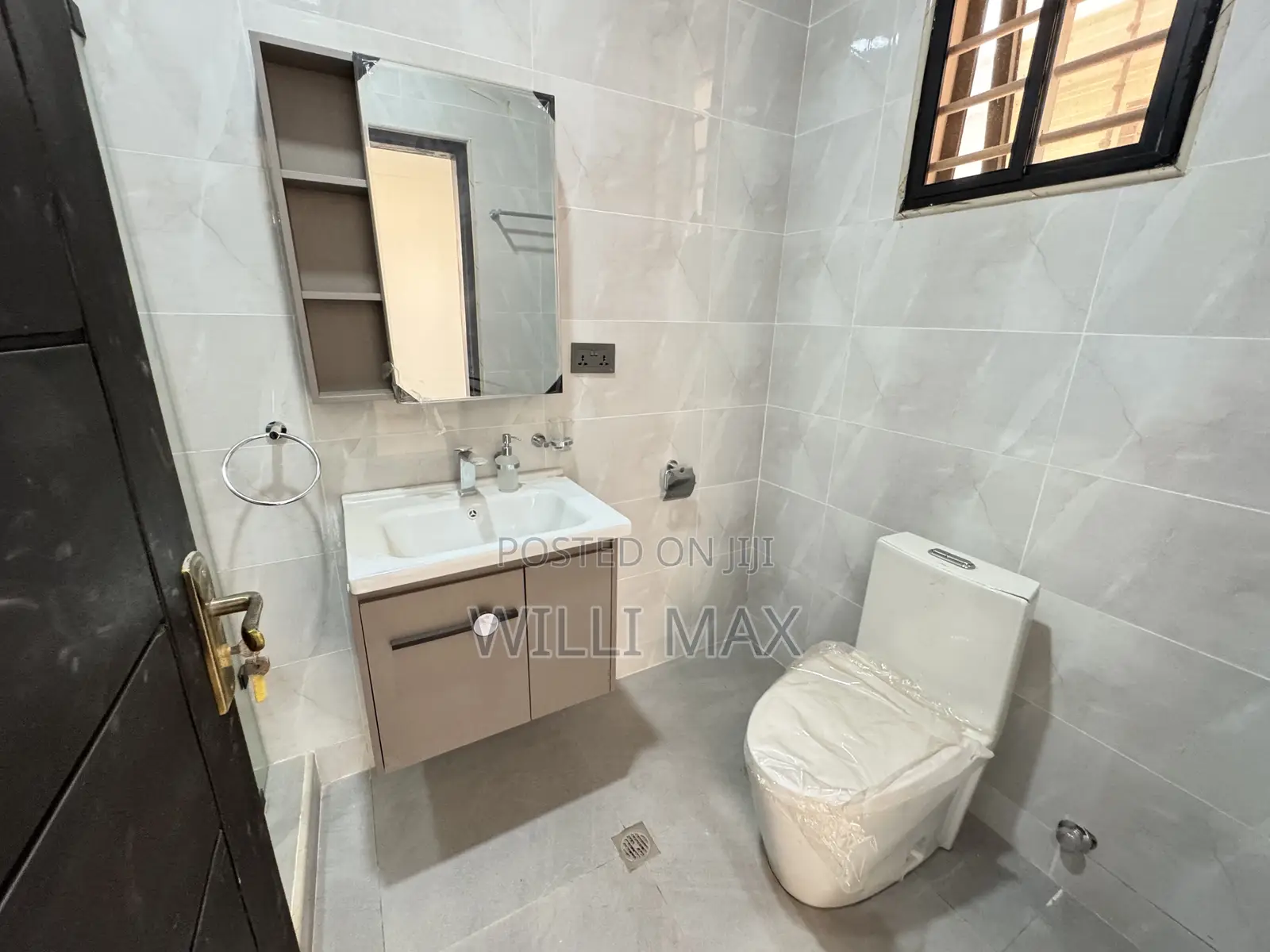 4bdrm Duplex in Oyarifa for sale