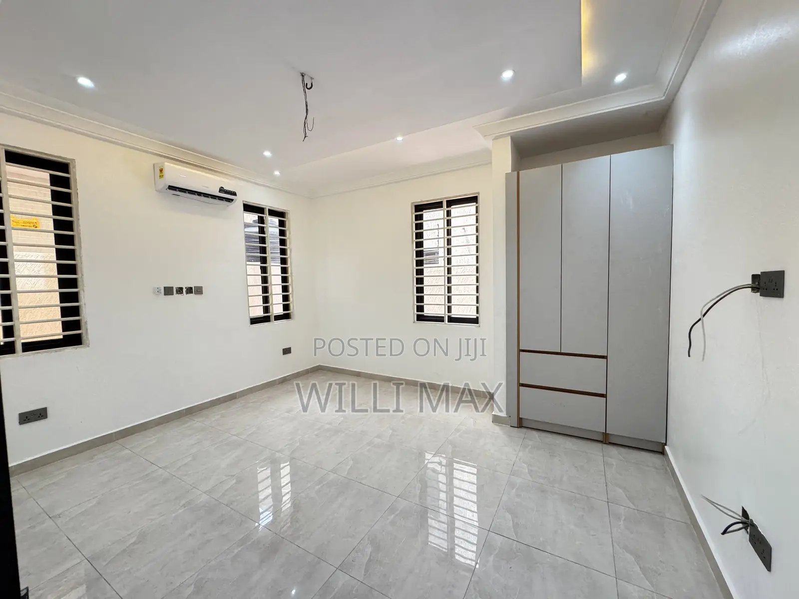 4bdrm Duplex in Oyarifa for sale