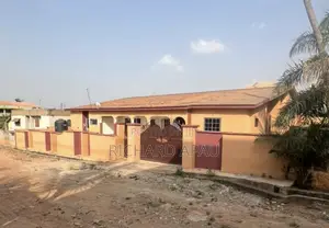 9bdrm House in Abuakwa Office, Atwima Nwabiagya for sale
