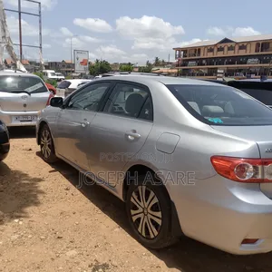 Toyota Corolla LE 4dr Sedan (1.8L 4cyl 4A) 2012 Silver