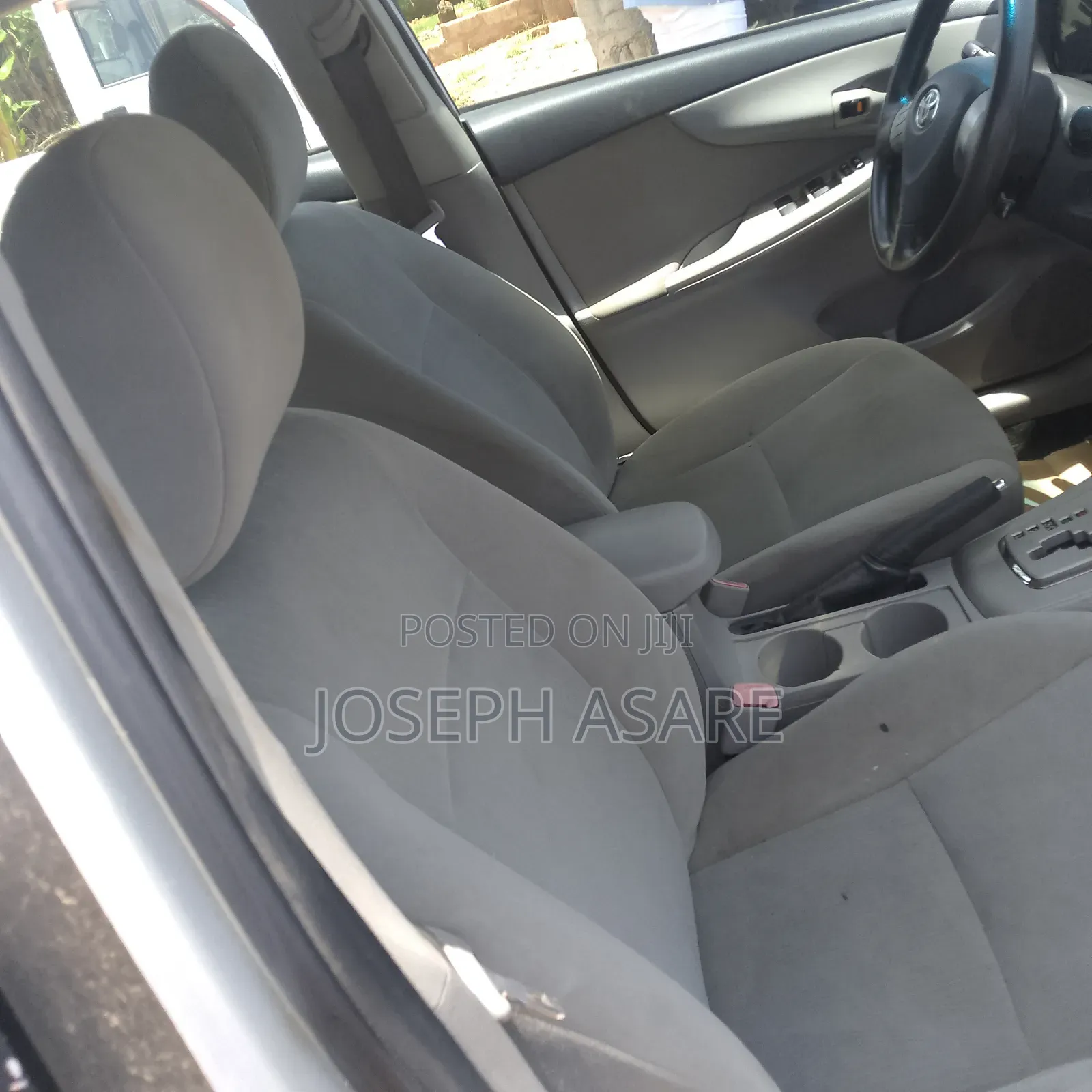 Toyota Corolla LE 4dr Sedan (1.8L 4cyl 4A) 2012 Silver