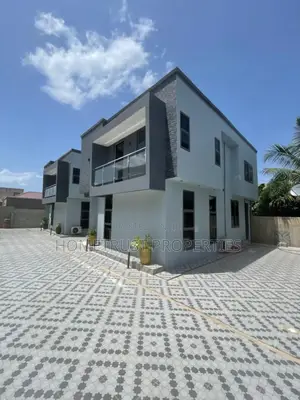 4bdrm Apartment in Taifa Mr. Agyei Area, Police Station for rent