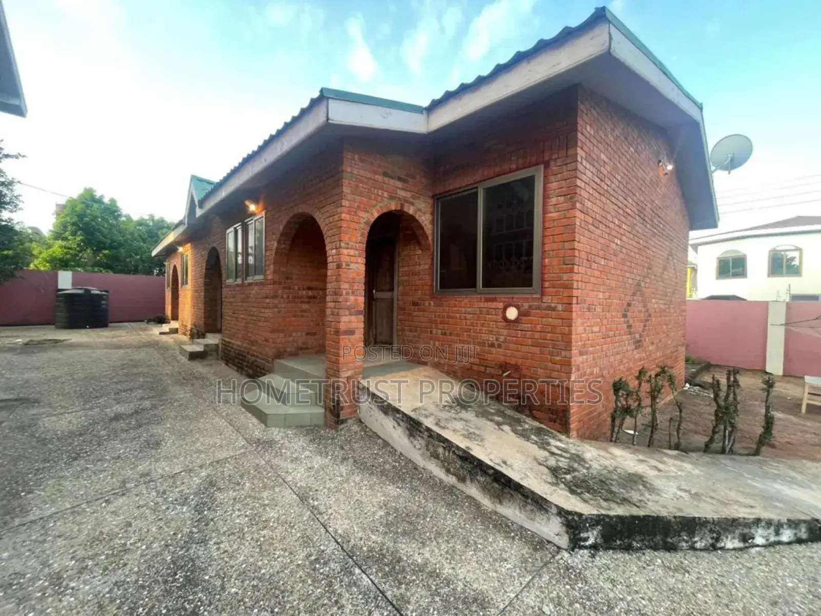 7bdrm Mansion in Kwabenya Acp for sale