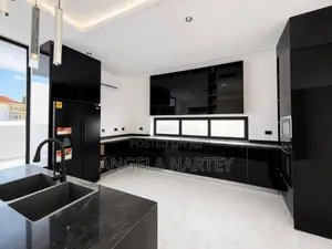 6bdrm House in East Legon, Accra Metropolitan for sale