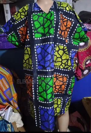 Single African Wear to the Knee