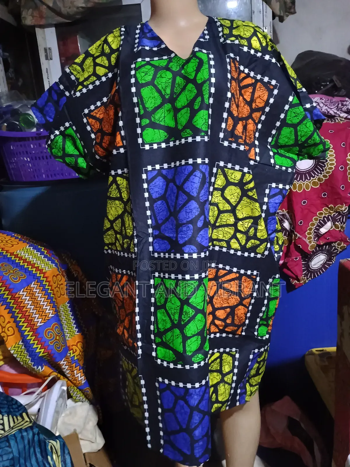 Single African Wear to the Knee
