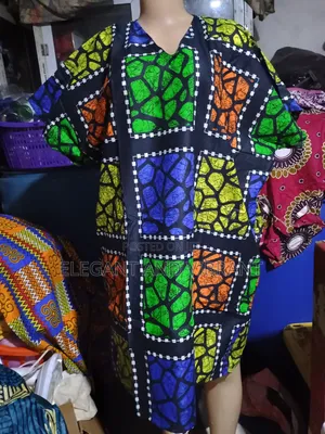 Single African Wear to the Knee