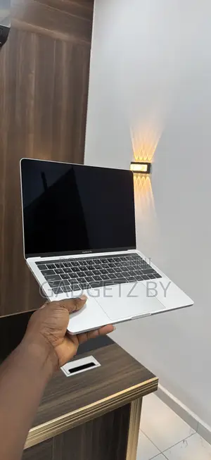 Laptop Apple MacBook Pro 2019 16GB Intel Core i7 SSD 256GB