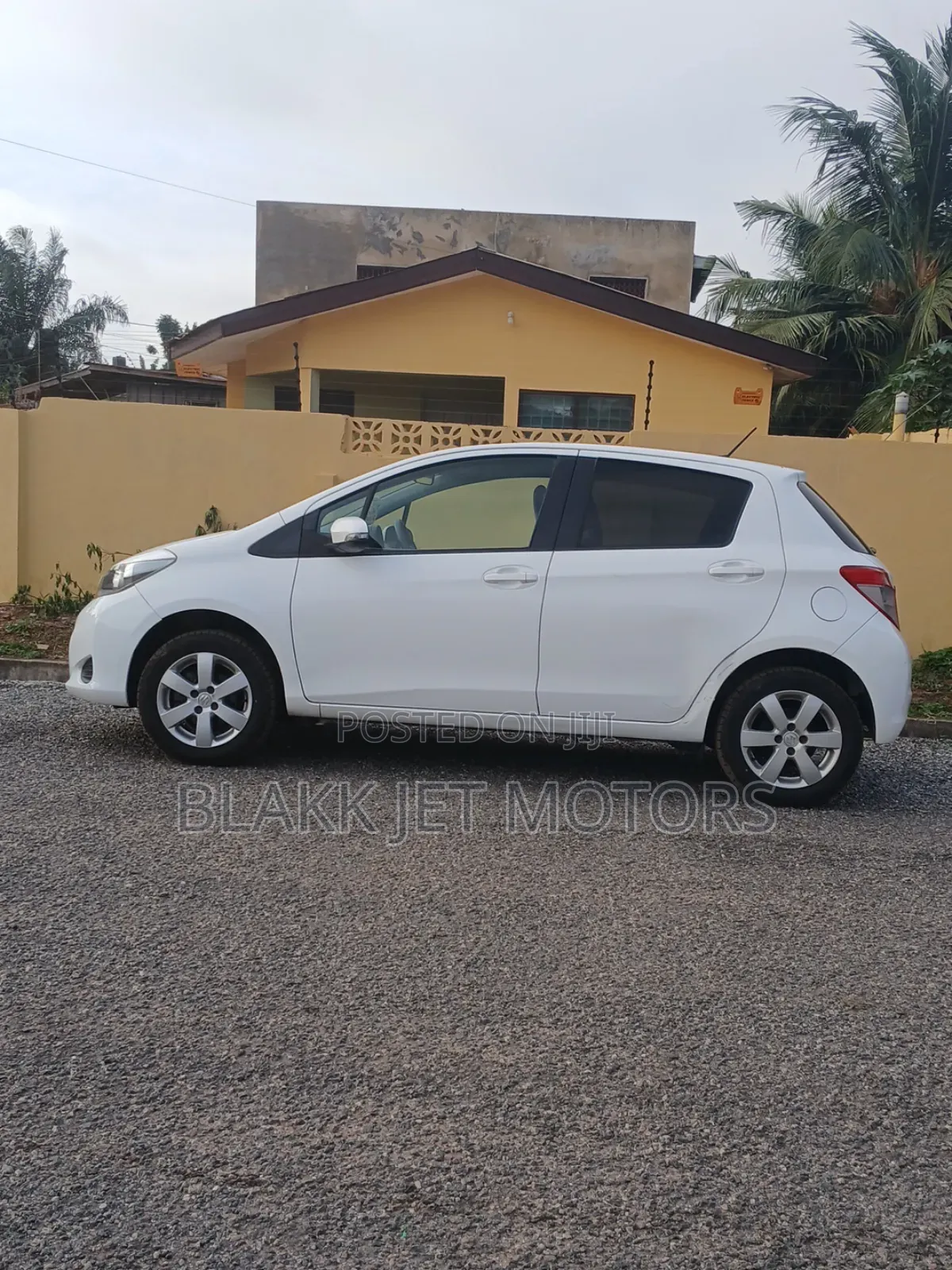 Toyota Vitz 1.3 AWD 5dr 2012 White