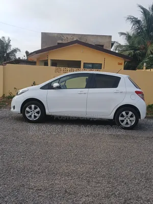 Toyota Vitz 1.3 AWD 5dr 2012 White