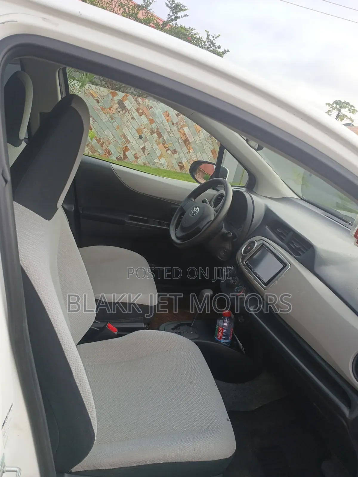 Toyota Vitz 1.3 AWD 5dr 2012 White