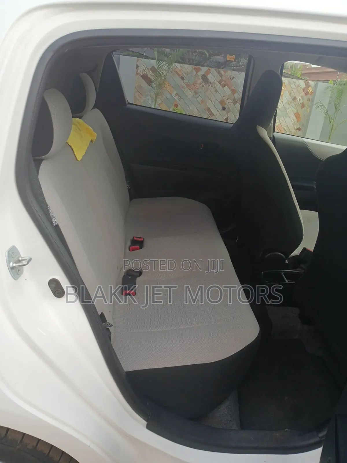 Toyota Vitz 1.3 AWD 5dr 2012 White