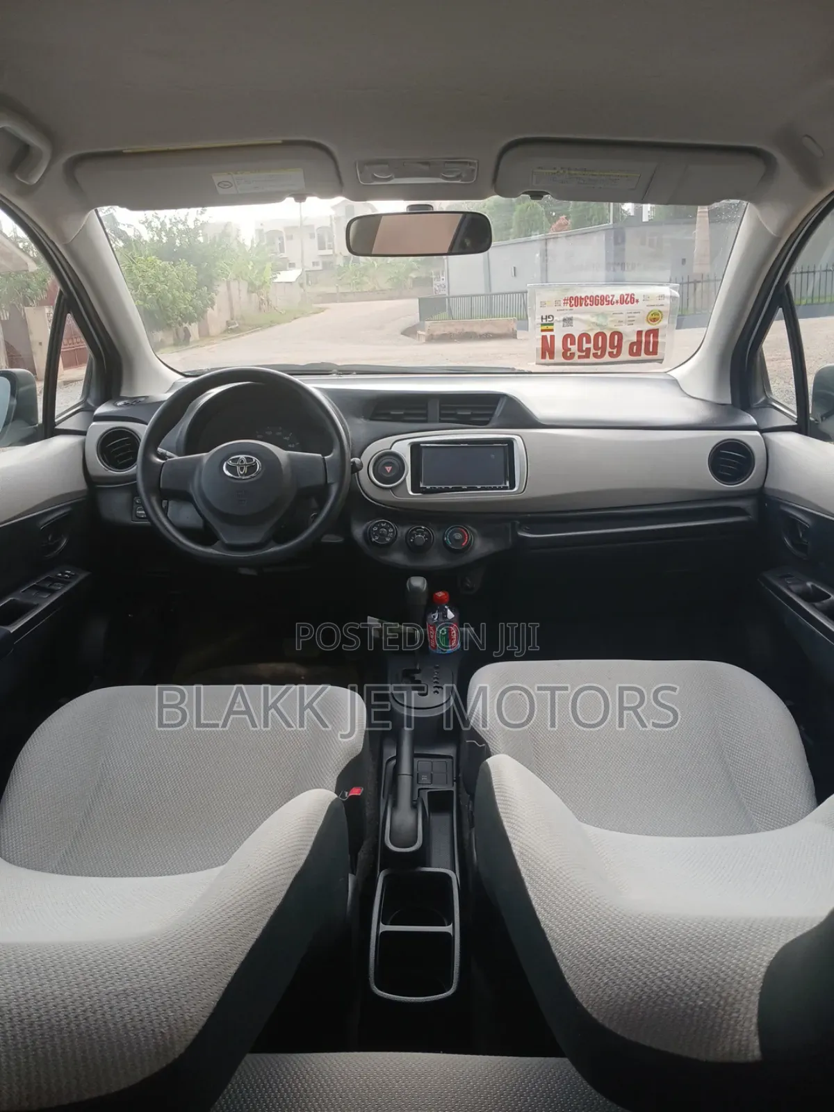Toyota Vitz 1.3 AWD 5dr 2012 White