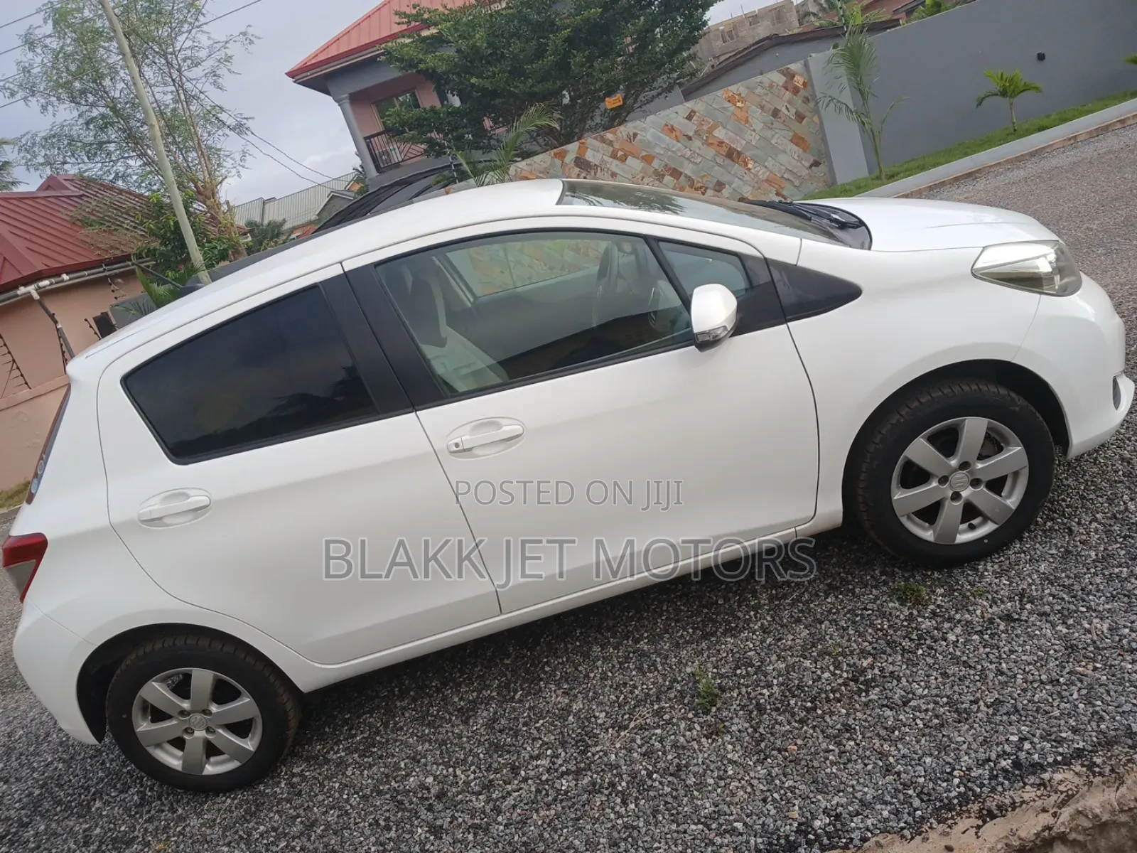 Toyota Vitz 1.3 AWD 5dr 2012 White