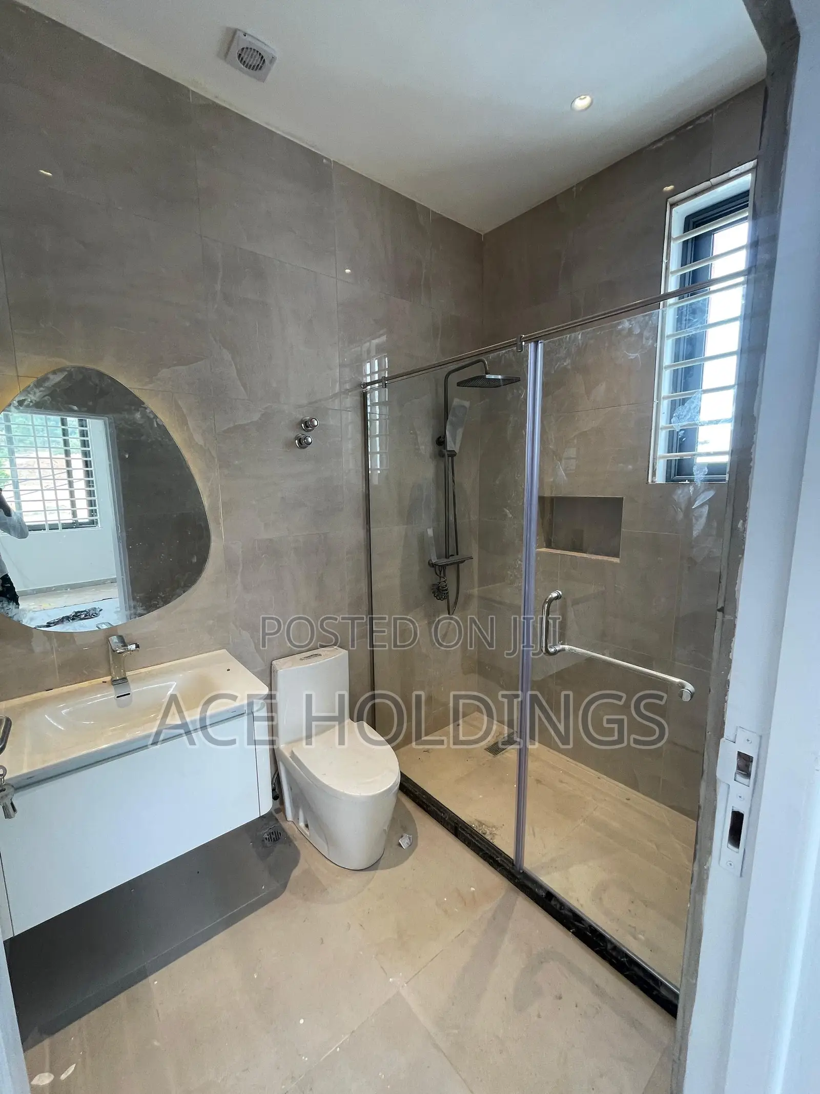 4bdrm Mansion in Acp, Kwabenya for sale