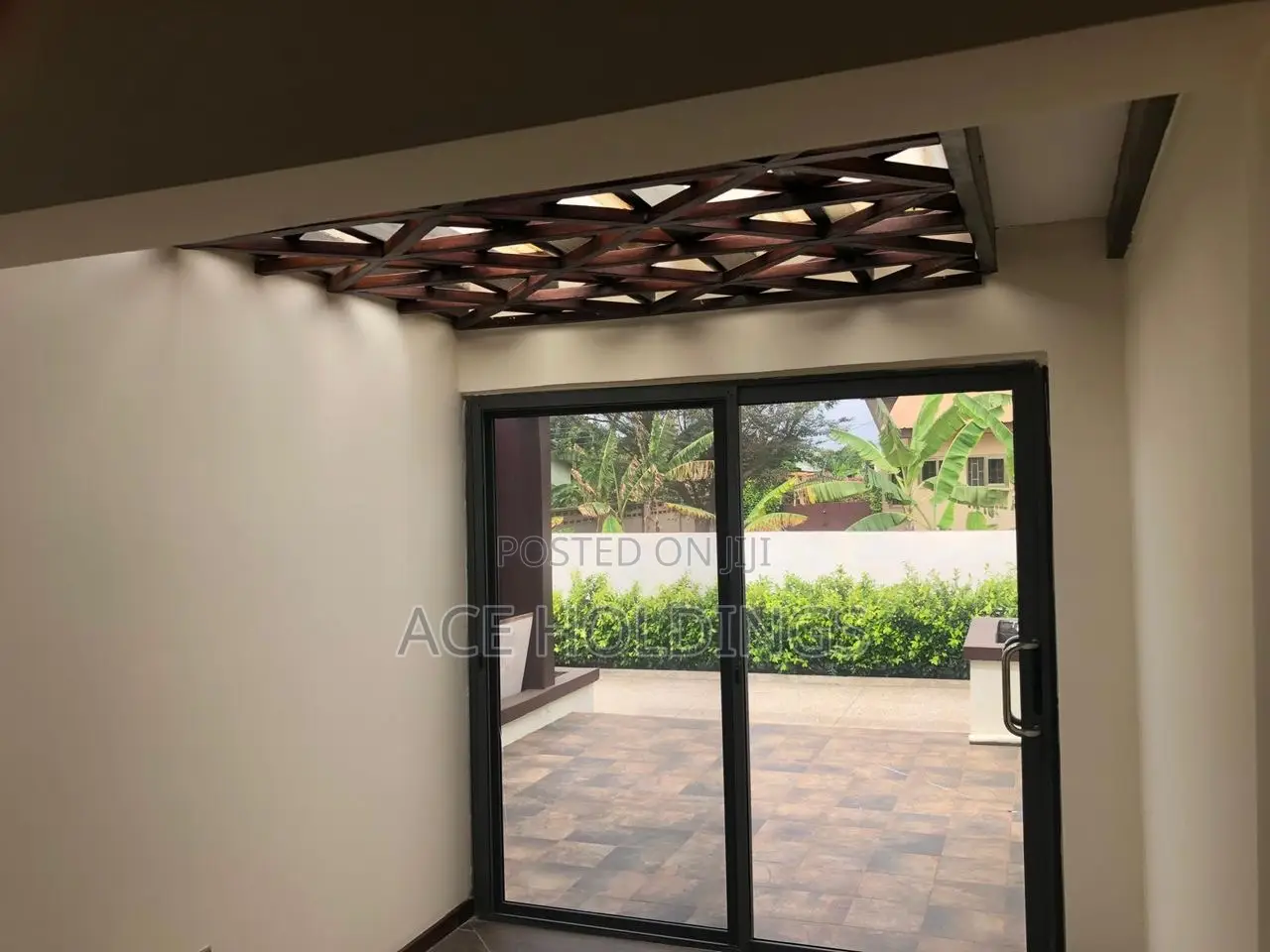 3bdrm House in Community 22, Tema Metropolitan for sale