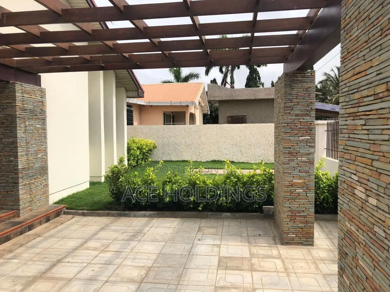 3bdrm House in Community 22, Tema Metropolitan for sale