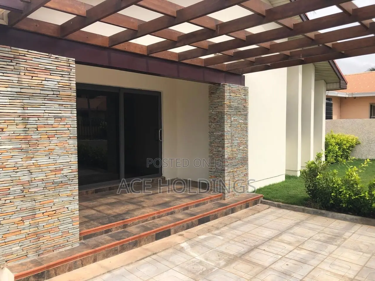 3bdrm House in Community 22, Tema Metropolitan for sale