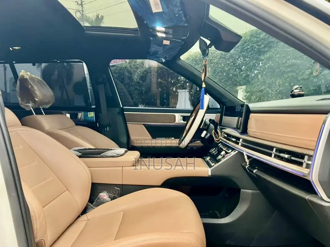 Hyundai Santa Fe Limited w/Saddle Interior 4dr SUV AWD (3.3L 6cyl 6A)