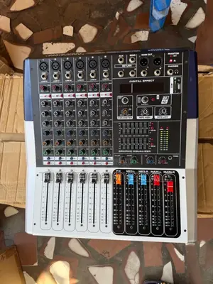 Yamaha Kv60 6-Channel Powered Amplifier Mixer.