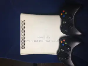 Xbox 360 S With 1 Controllers
