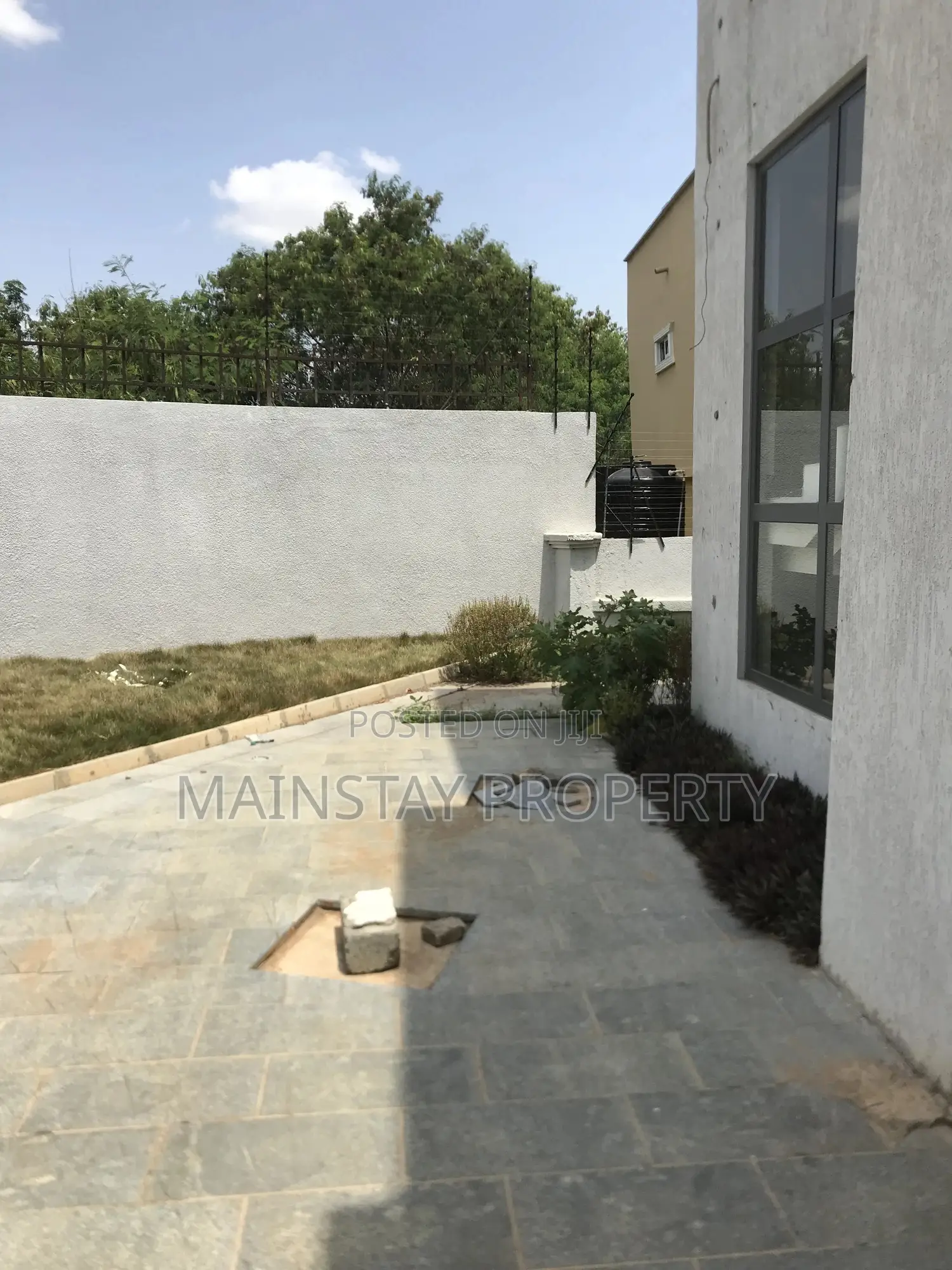 4bdrm Townhouse / Terrace in Mainstay Estates, East Legon for rent