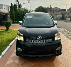 Toyota Voxy 2013 Black