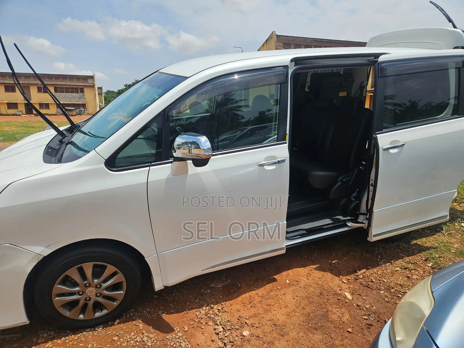 Toyota Voxy 2013 White