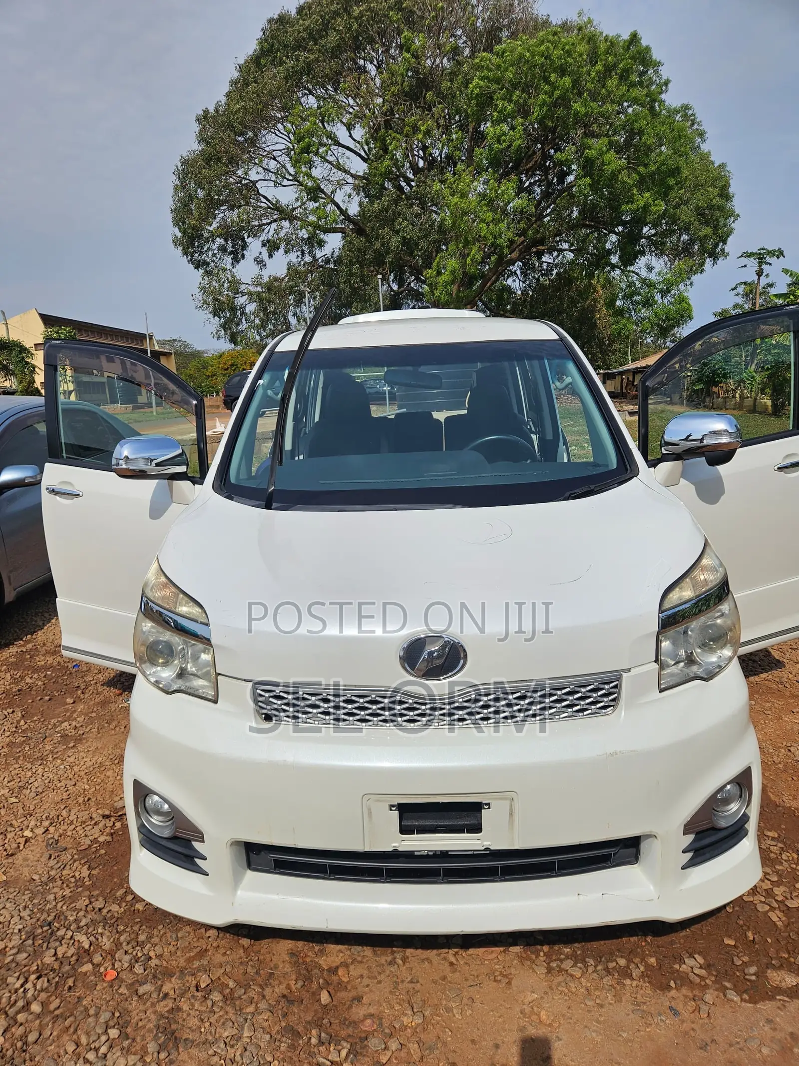 Toyota Voxy 2013 White