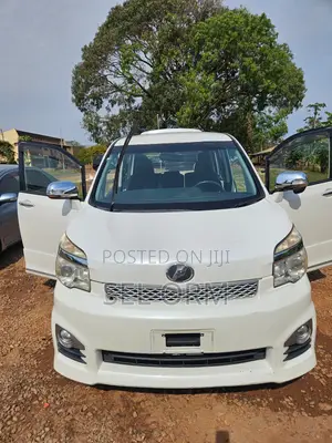 Toyota Voxy 2013 White