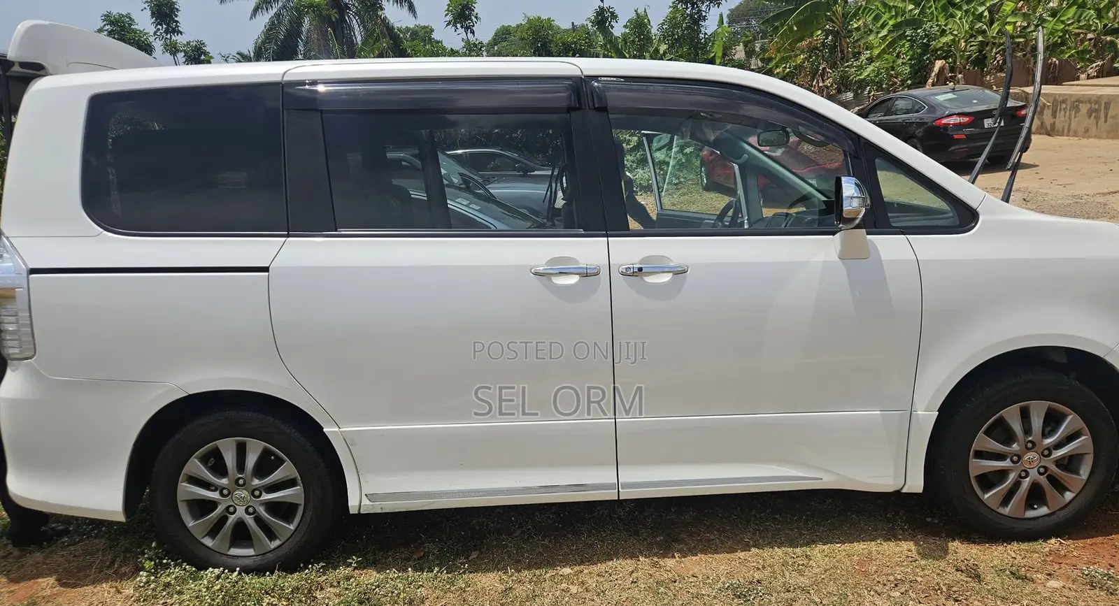 Toyota Voxy 2013 White