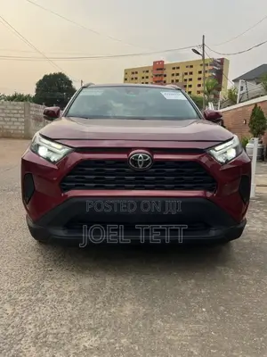 Toyota RAV4 XLE 2022 Red