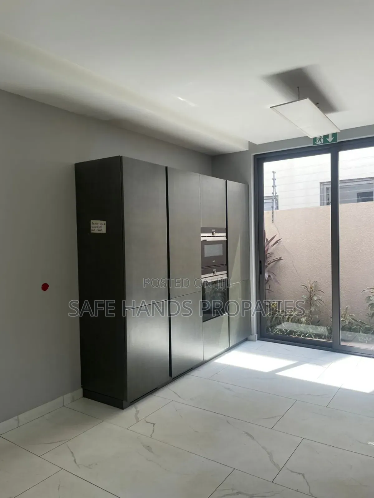 5bdrm Duplex in Accra Metropolitan for rent