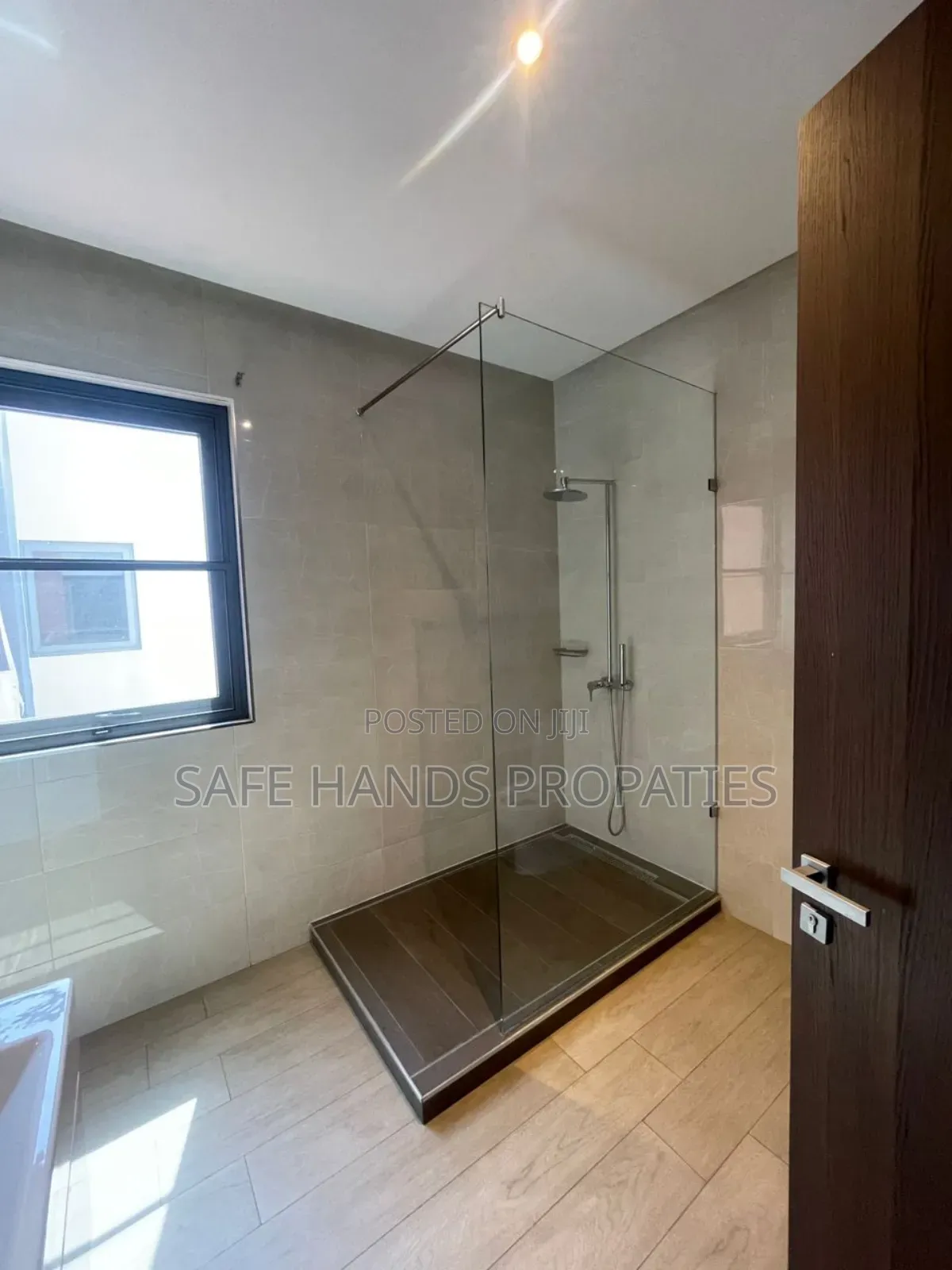 5bdrm Duplex in Accra Metropolitan for rent