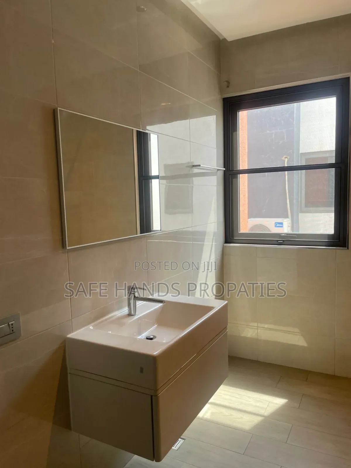 5bdrm Duplex in Accra Metropolitan for rent
