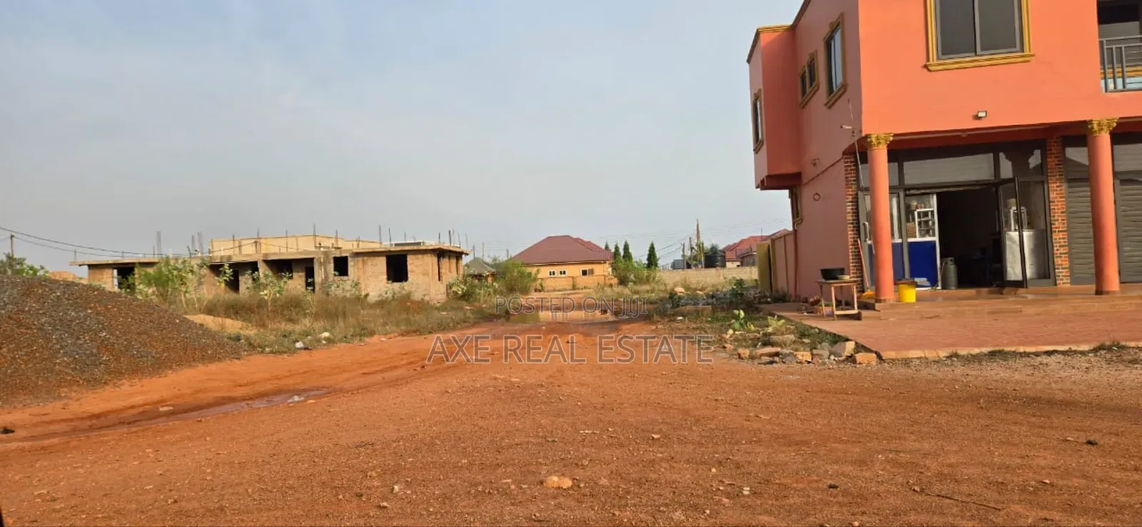 Lands / Ultra Modern Residence - Tema Community 25