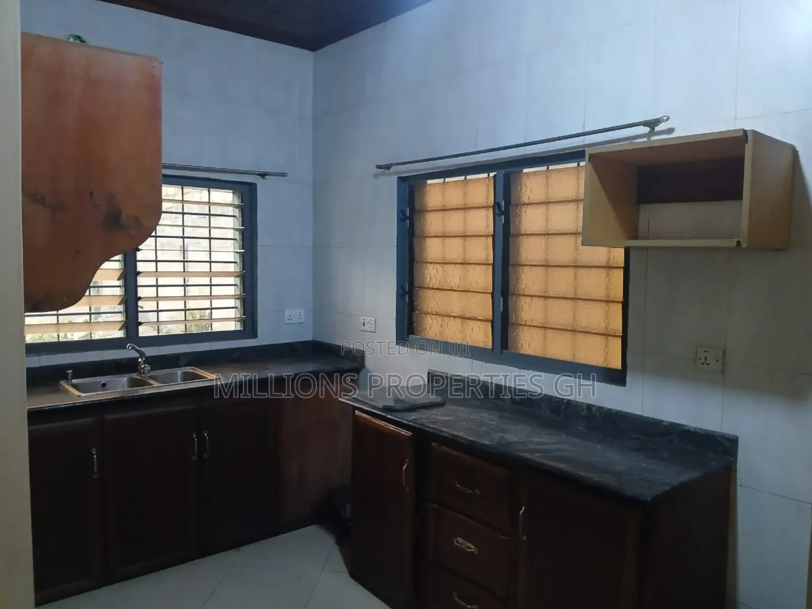 12bdrm Block of Flats in Millions Properties, Kumasi Metropolitan